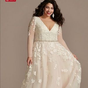 David’s Bridal Long Sleeve Wedding Dress Size 18